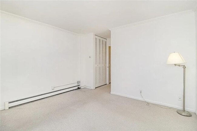 Building Photo - 2458 East Ave