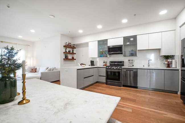 Building Photo - 820 S Wilton Pl