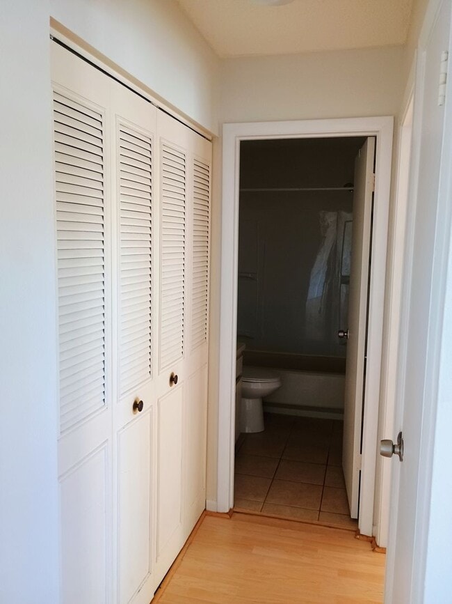 Building Photo - 2 bed 2 bath house for rent