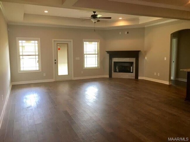 Building Photo - 605 Valley Stream Dr