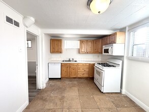 Building Photo - 119 E Leslie Ave