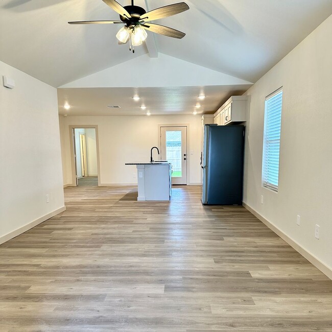Building Photo - Brand New Build Located In Elm Meadows!