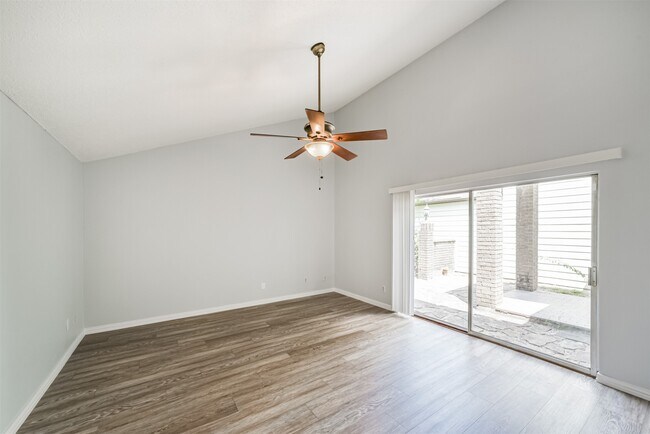 Building Photo - 9503 Dalmally St