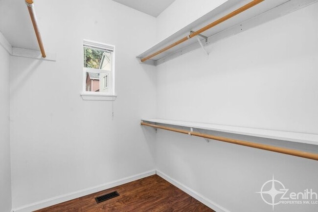 Building Photo - 419 NE 7th Ave