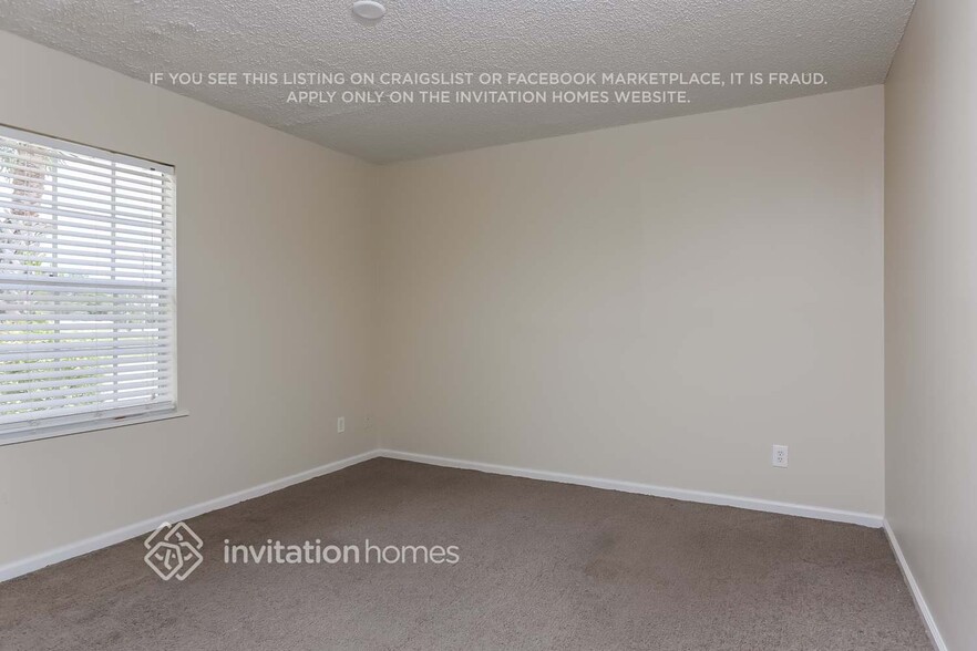 Building Photo - 514 NW Floresta Dr