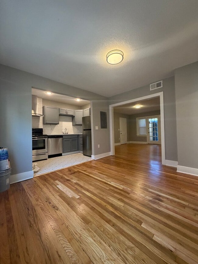 Building Photo - South Plaza Apartments
