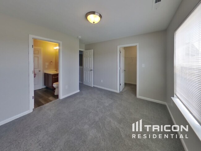 Building Photo - 1618 Huntzinger Blvd