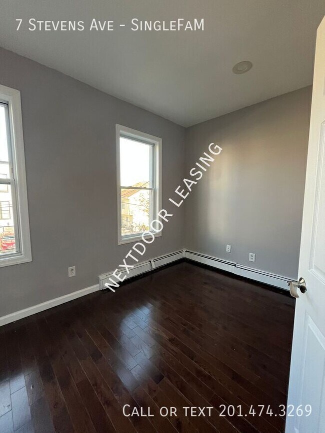 Building Photo - 7 Stevens Ave