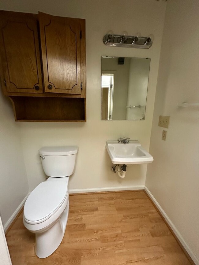 Building Photo - 526 E Main St