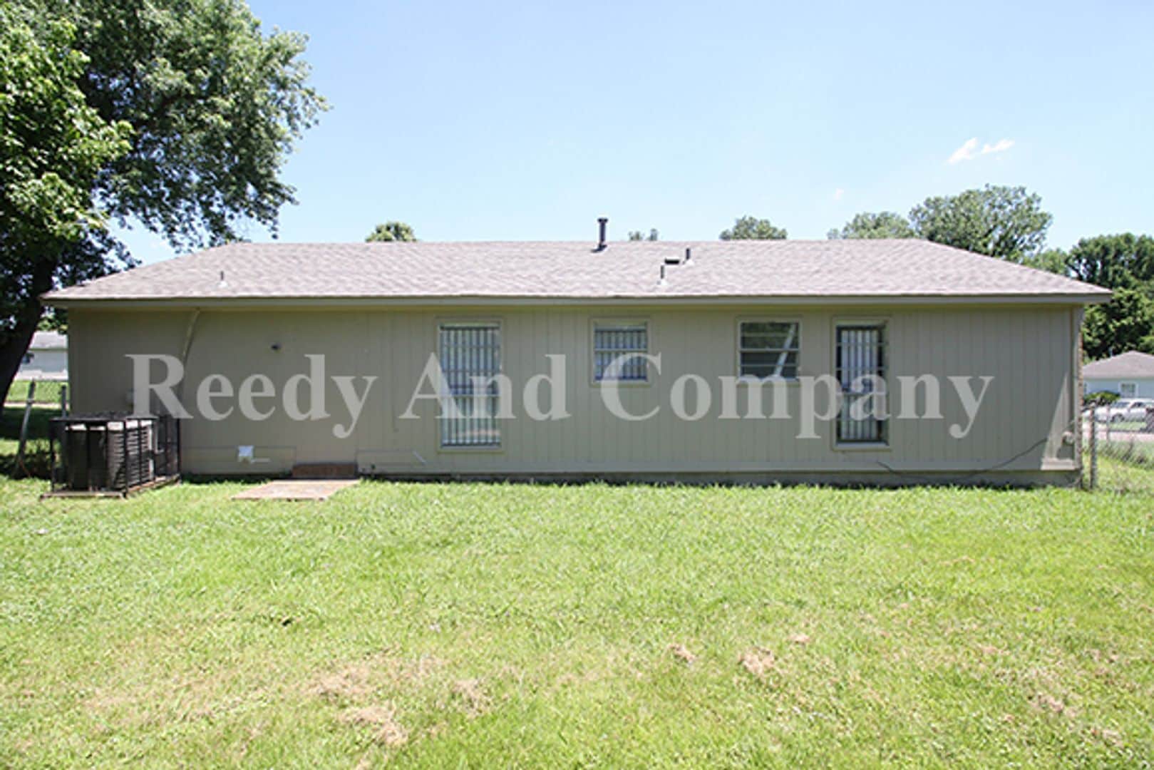 Building Photo - 5197 Chantilly Dr