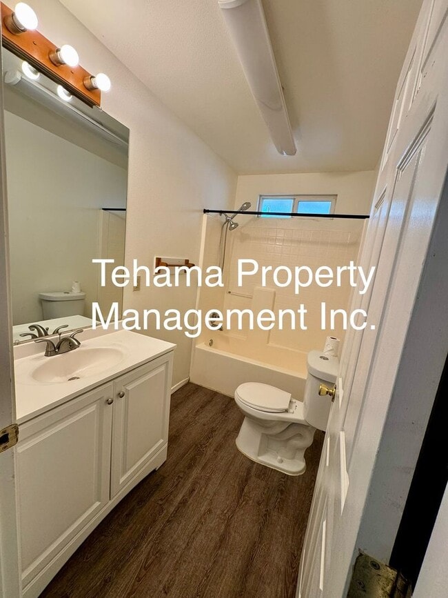 Building Photo - Renovated 2 Bedroom/1 Bath Gerber home wit...