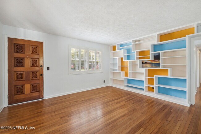 Building Photo - 8056 Catawba Dr