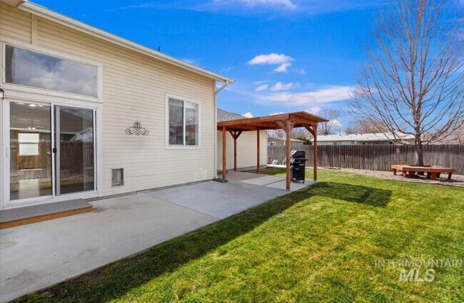 Building Photo - 1117 N Maple Creek Ave
