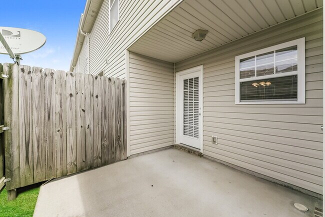 Building Photo - 8035 Logan Dr