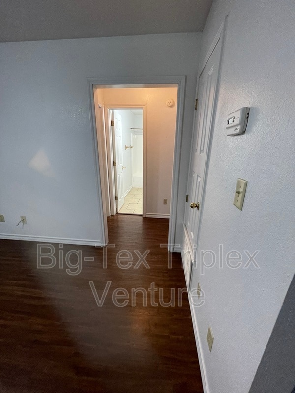 Building Photo - 283 N Pecan St