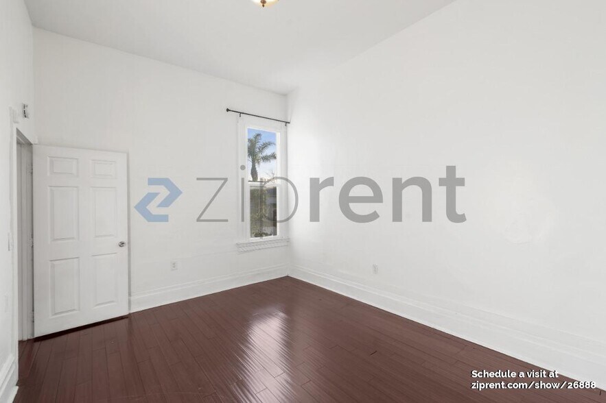 Building Photo - Unit