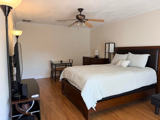 Building Photo - 536 NW 45th St