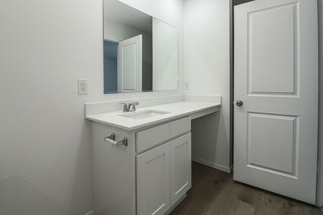 Building Photo - 3122 S 15th Pl