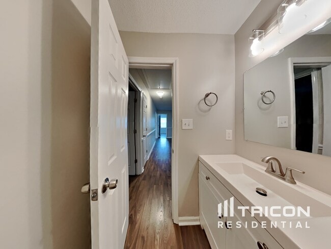 Building Photo - 812 Hepplewhite Ct