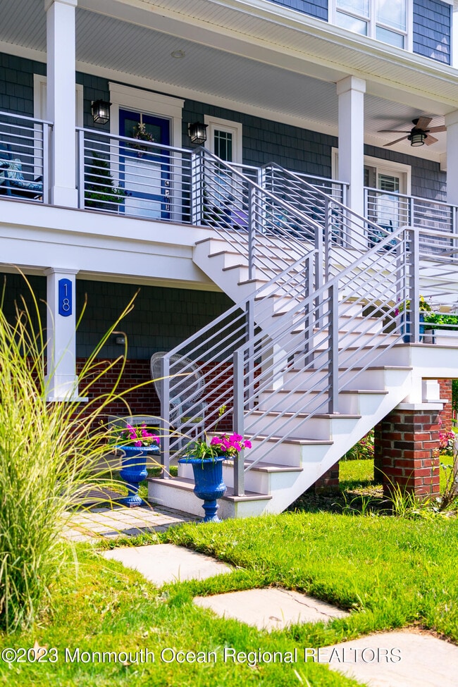 Building Photo - 18 Valentine St