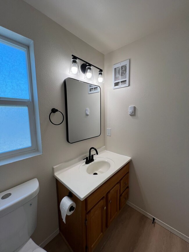 Building Photo - Newly Remodeled Home