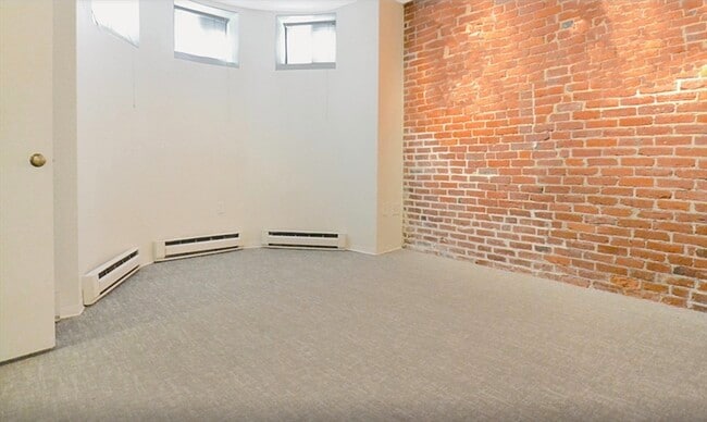 Building Photo - 67 St Germain St