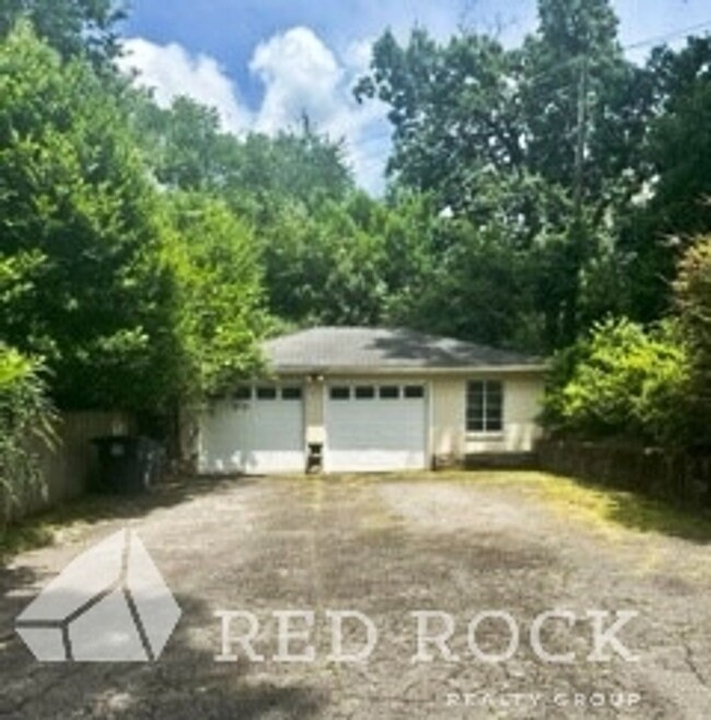 Building Photo - 3BR / 1.5 Bath Home in Crestwood North - B...