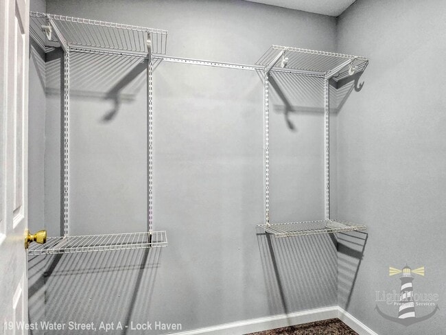 Building Photo - 19 E Water St