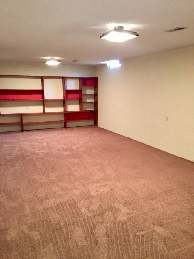 Building Photo - 7511 E 24th Ct N