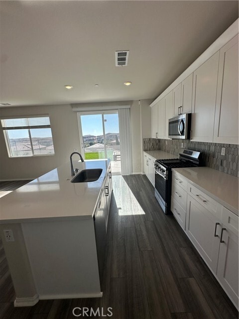 Building Photo - 35349 Hutchison Pl