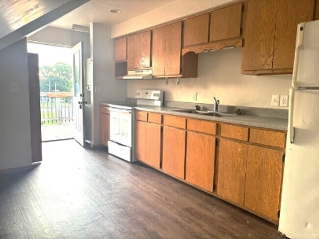 Building Photo - 120 S Garden Ave