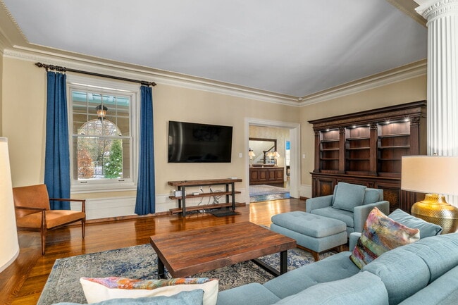 Building Photo - 5135 Ellsworth Ave