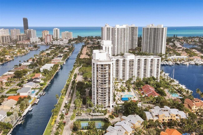 Building Photo - 3600 Yacht Club Dr