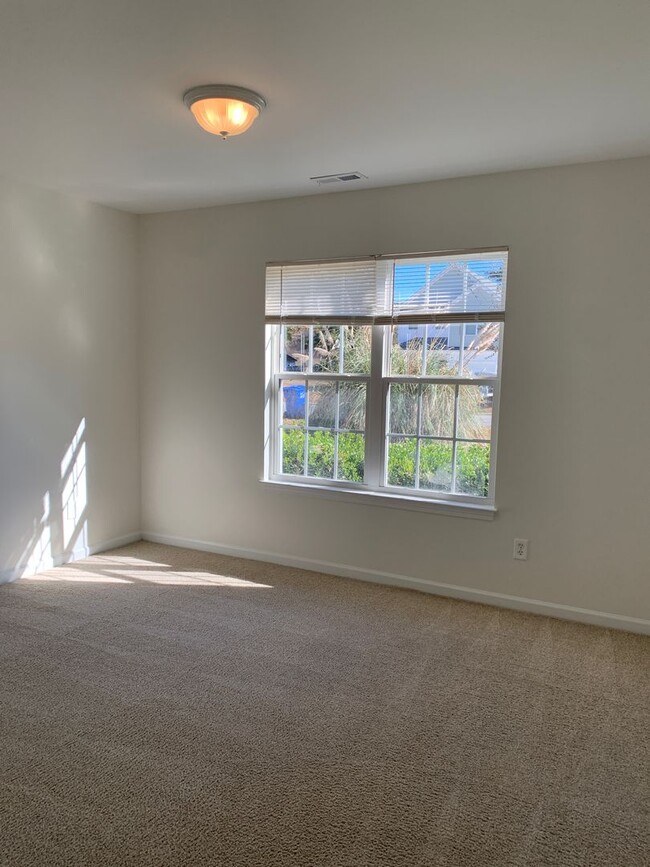 Building Photo - 1/2 OFF FIRST MONTHS RENT! 3 Bedroom 2 Bat...