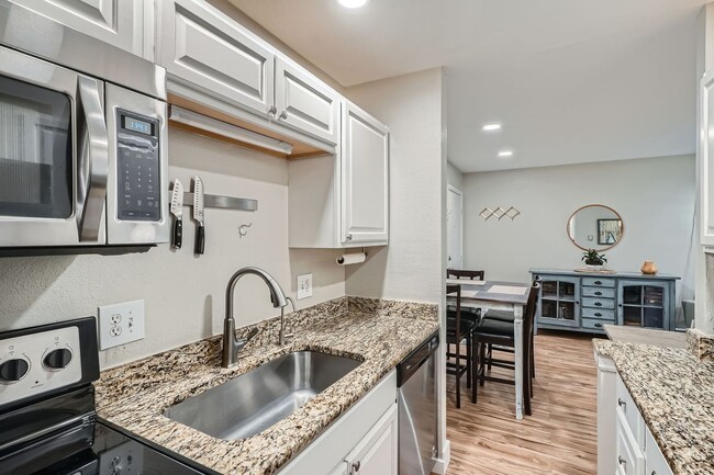 Building Photo - Modern Comfort Meets City Convenience in D...