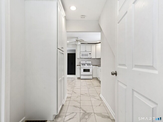 Building Photo - 229 Southfield Ave