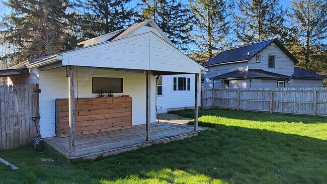 Building Photo - Exquisitely remodeled single-family home, ...