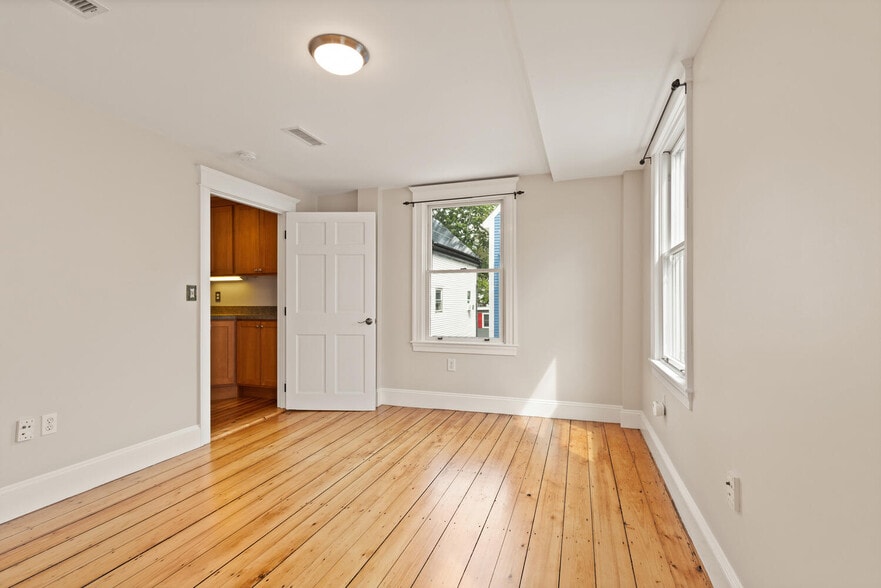 Building Photo - 159 5th St