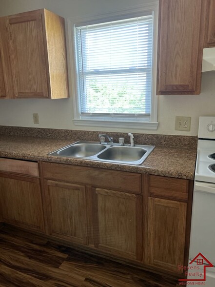 Building Photo - 500 Skyline Dr