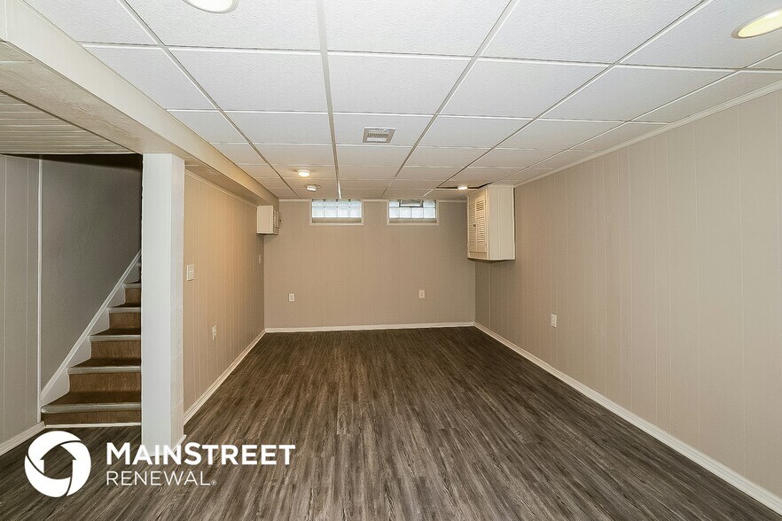 Building Photo - 13800 Oakview Blvd