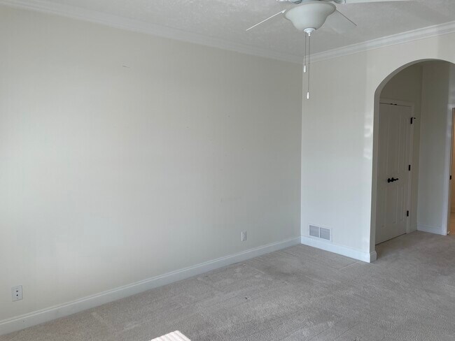 Primary bedroom - 228 Adams Pointe Blvd