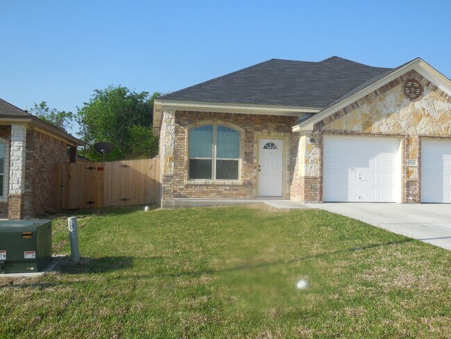 Building Photo - 613 Paseo del Plata Dr