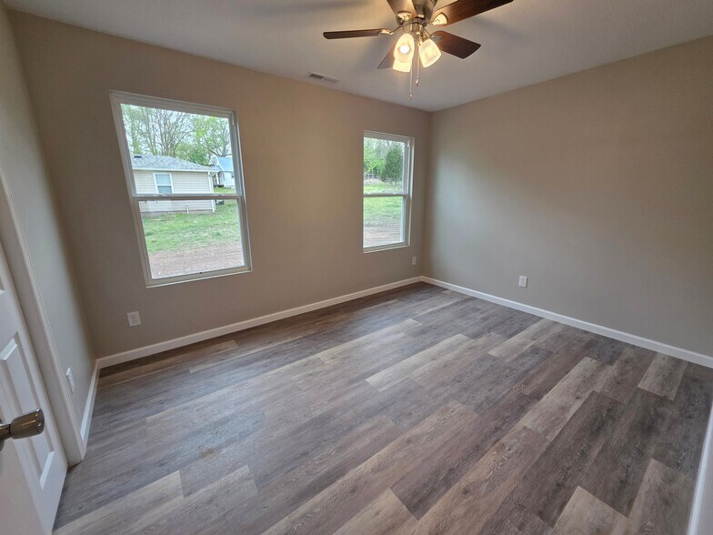 Building Photo - 349 W Neosho St