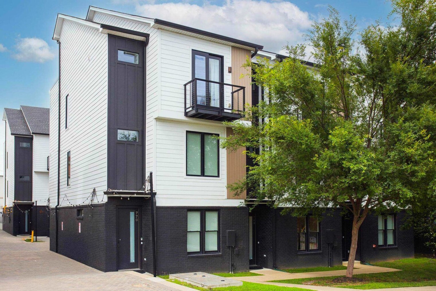 Building Photo - 770 E Argyle Ave