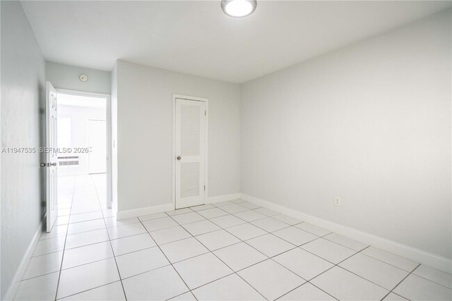 Building Photo - 7829 Carlyle Ave