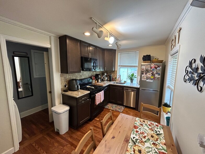 KITCHEN - 4 Lincoln Ave