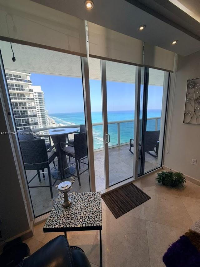 Building Photo - 1830 S Ocean Dr