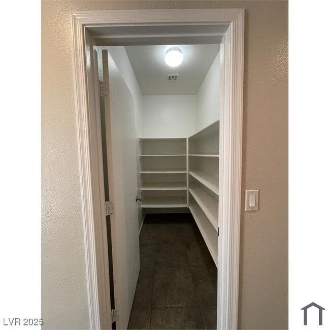 Building Photo - 909 E Malibu Sands Ave