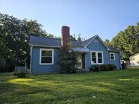 Building Photo - 824 Hamrick St