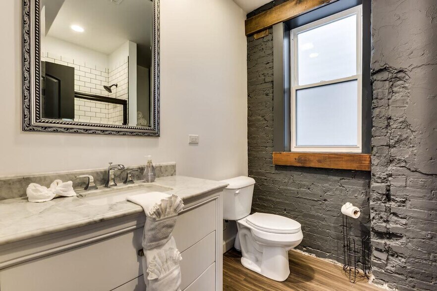 Building Photo - 706 N Racine Ave